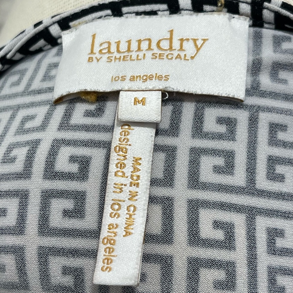 ***$5 FIND*** Laundry by Shelli Segal Black and White Geometric Top